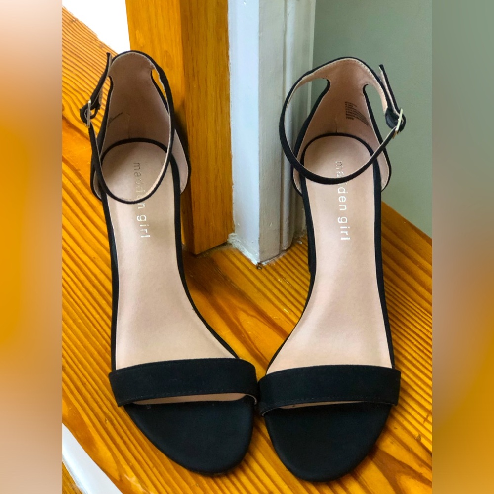 Dress sandals